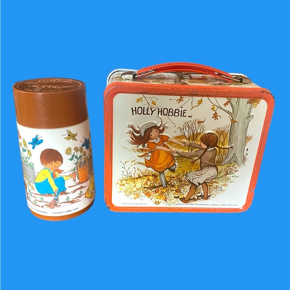Throwback to 70’s school days with a Holly Hobbie lunchbox set by Aladdin. - Picture 4 of 9